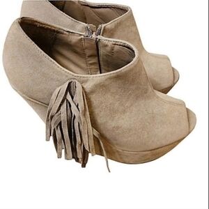 Breckelles Tan Fringe Peep-Toe Wedges